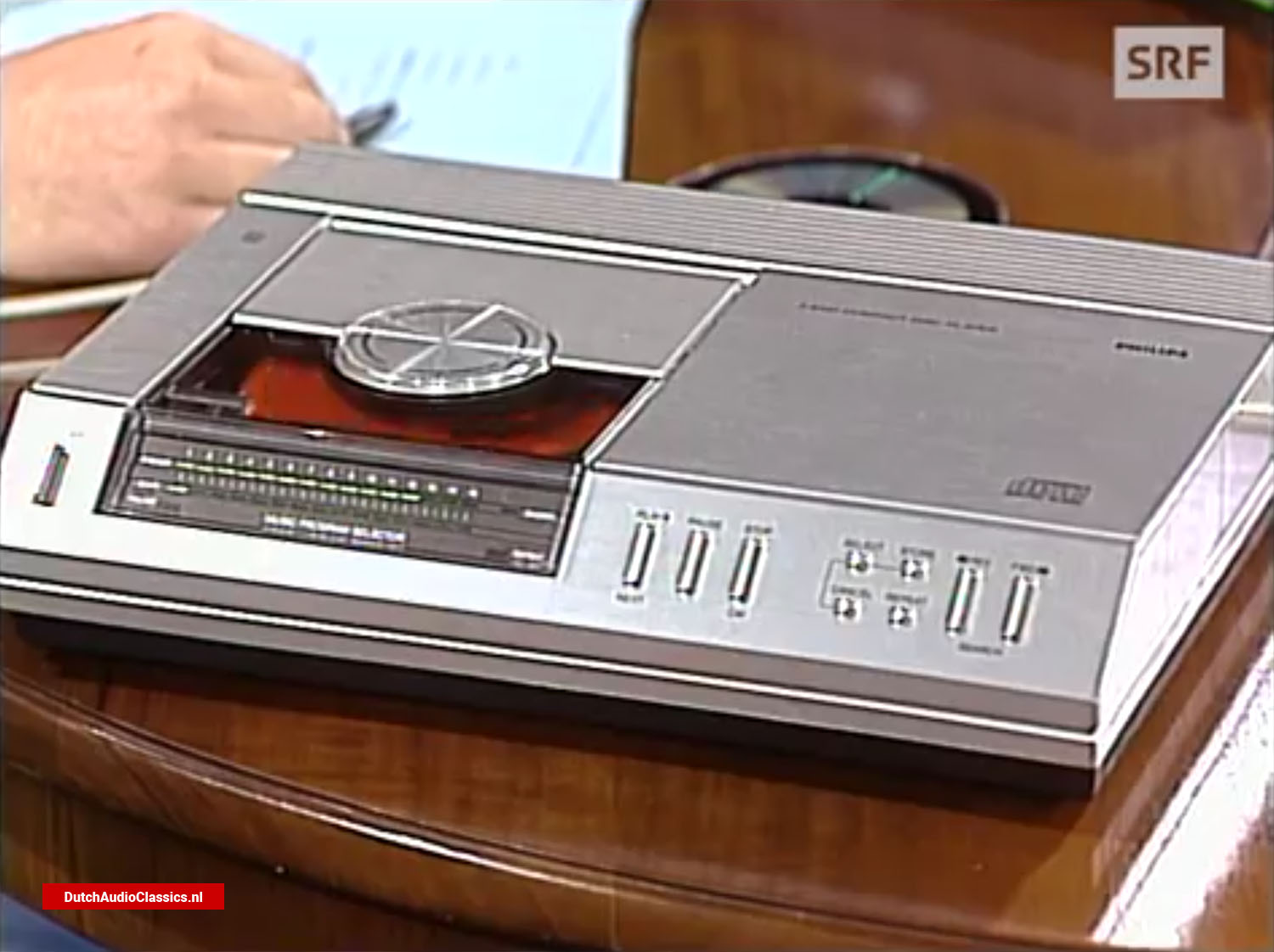 Philips F8421 compact disc player 1982