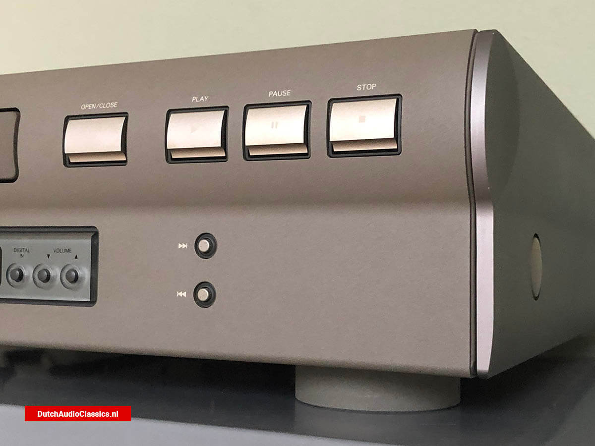 Philips LHH300R cdplayer - TDA1547 DAC7 - DF7 - CDM9 - DutchAudioClassics.nl