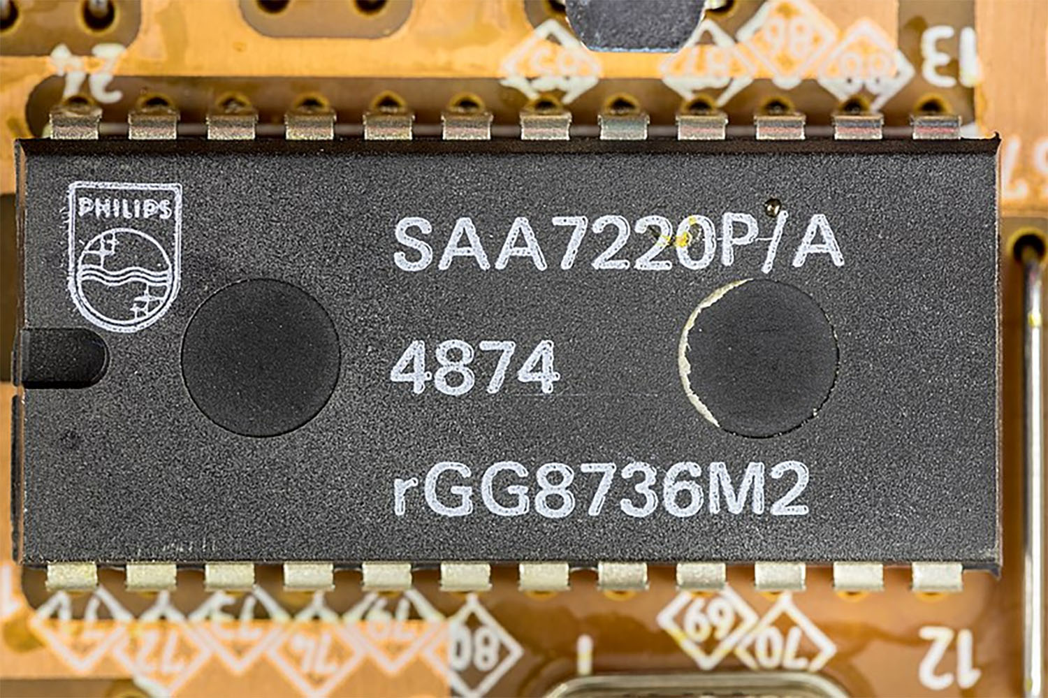 Philips SAA7220: NMOS digital filter with enhanced concealment of uncorrectable errors