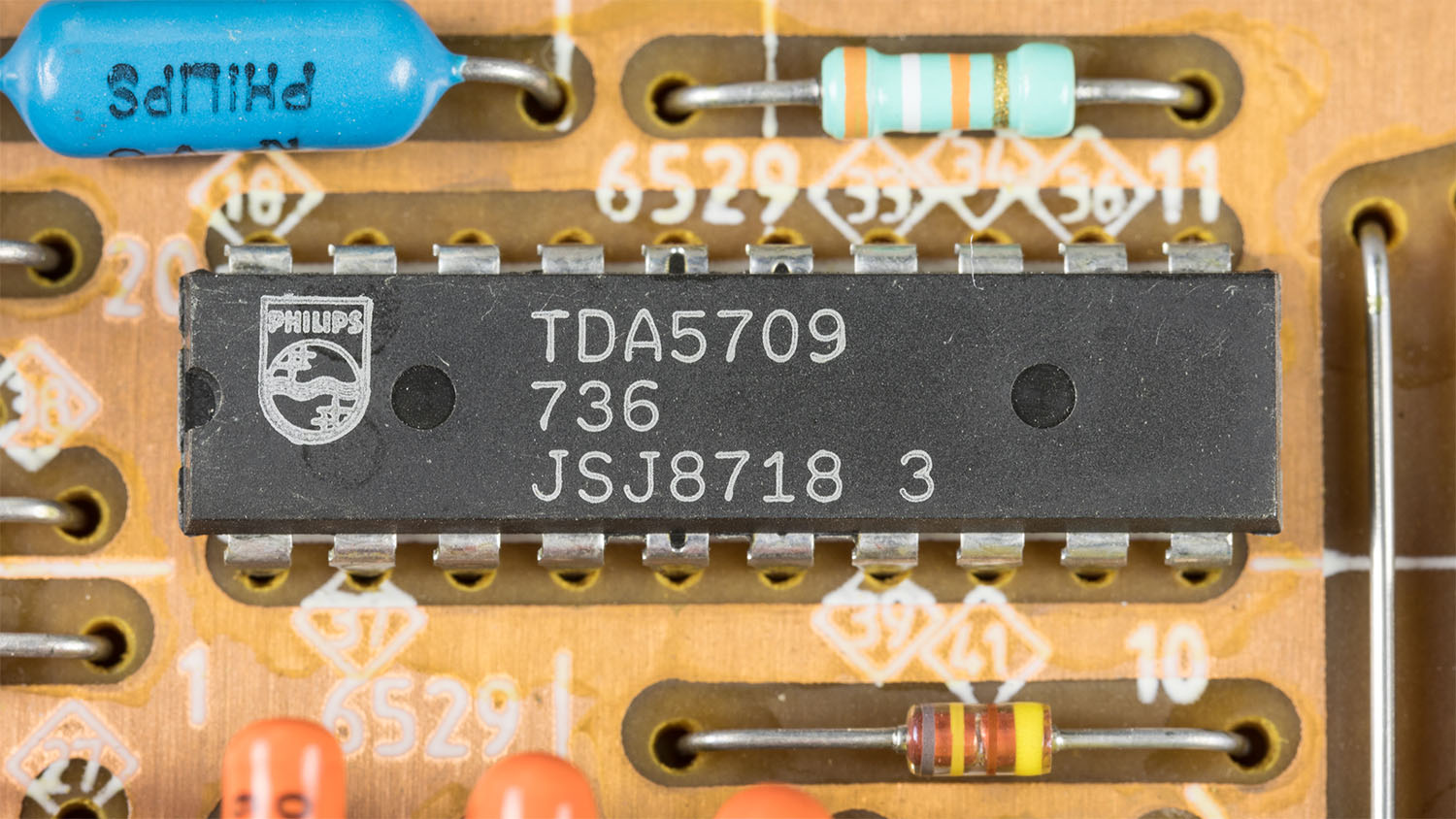 Philips TDA5709: bipolar radial error processor