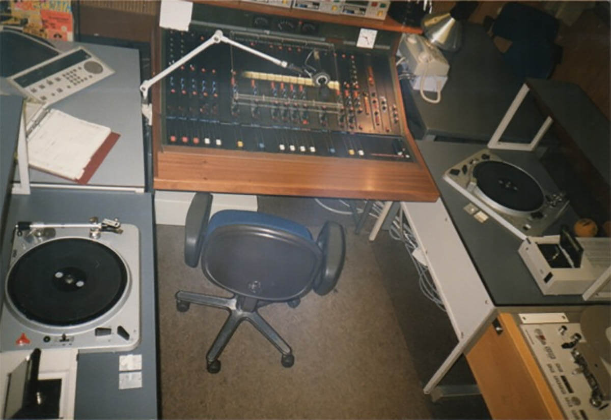 Philips LHH2000 broadcast cdplayer - studio photo